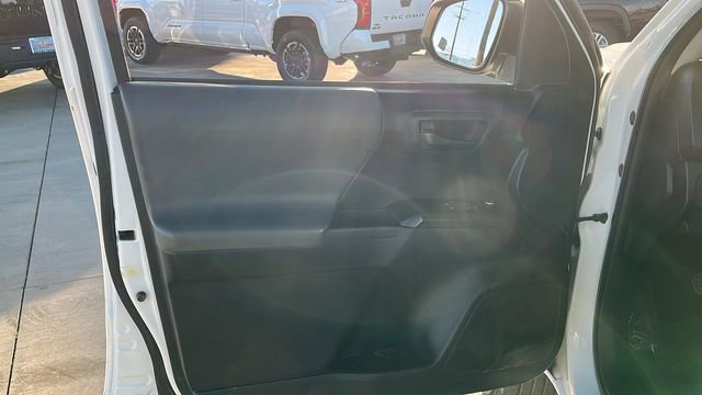 Used 2016 Toyota Tacoma SR w/ SR Convenience Package image 4