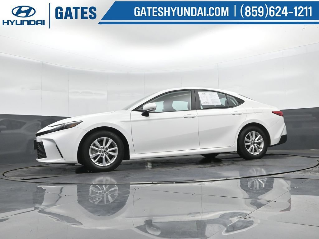 Used 2025 Toyota Camry LE image 45