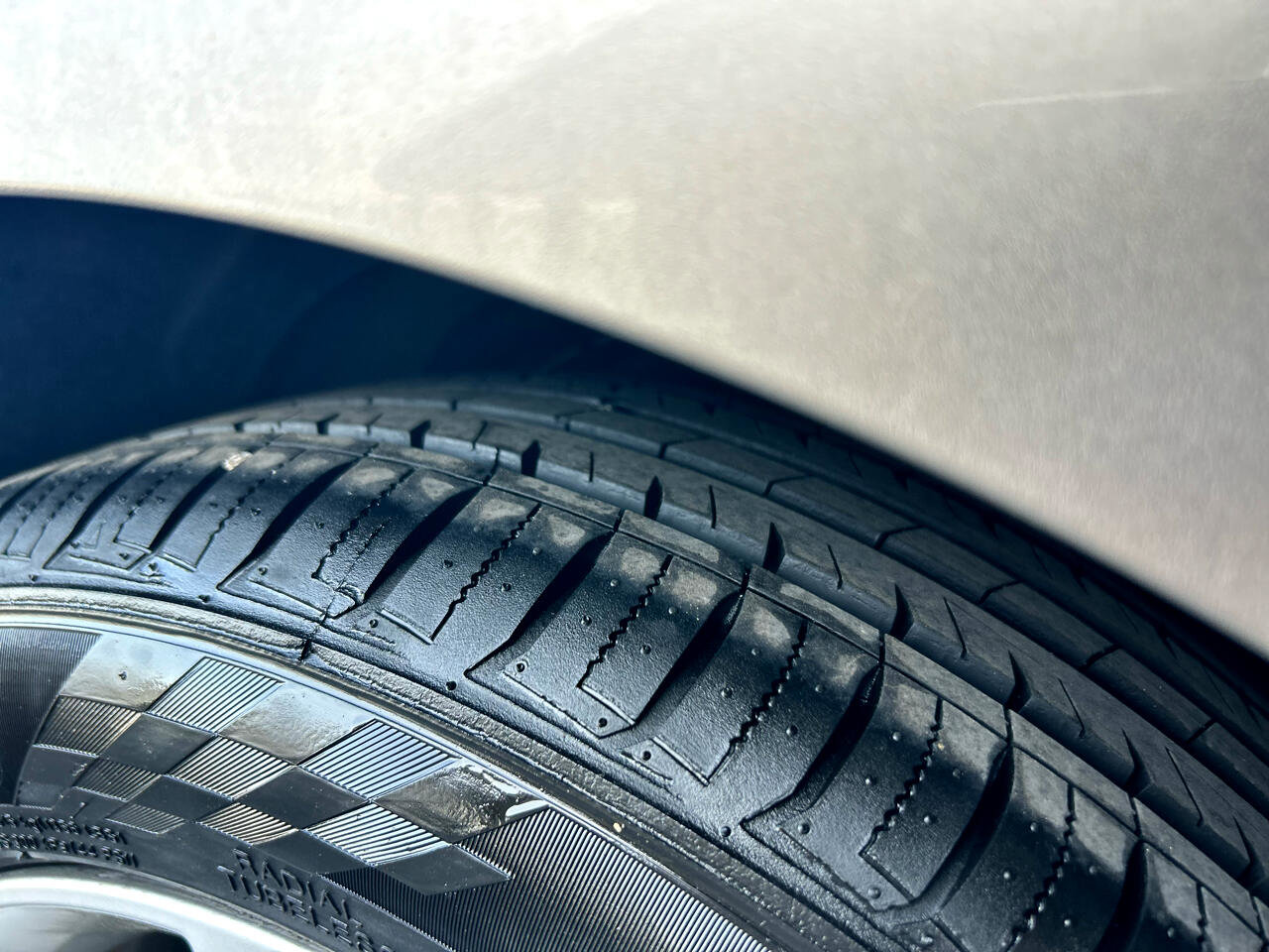 Used 2013 Hyundai Elantra GLS w/ Preferred Pkg image 11