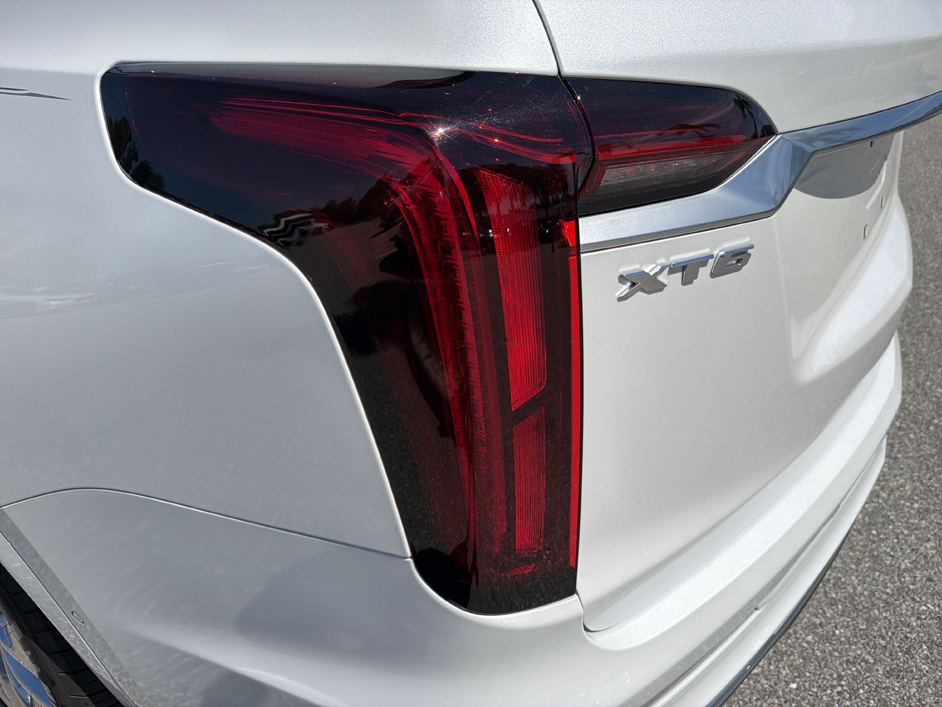 Used 2024 Cadillac XT6 Premium Luxury w/ Technology Package FWD image 11