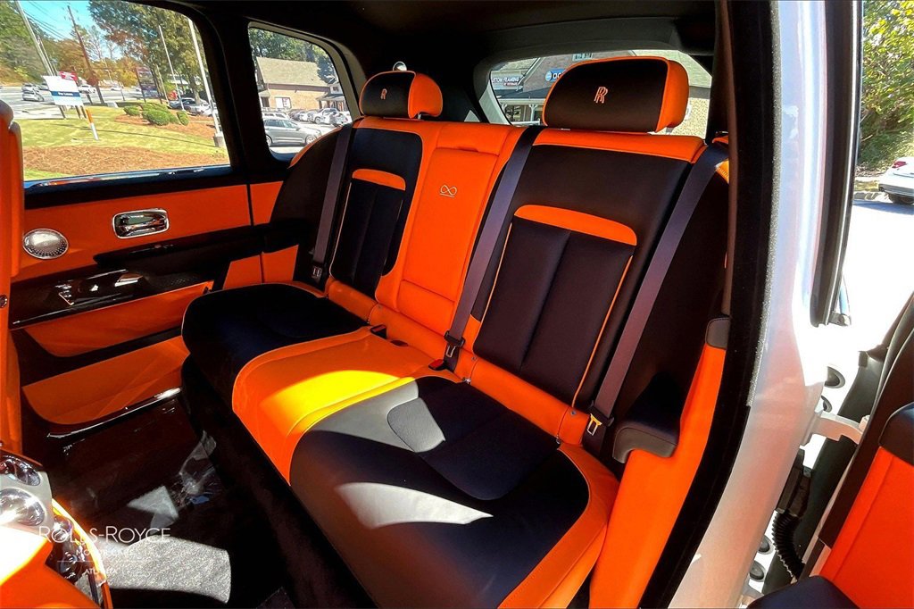 New 2026 Rolls-Royce Cullinan Black Badge image 10
