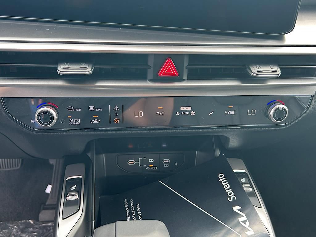 New 2025 Kia Sorento S image 20