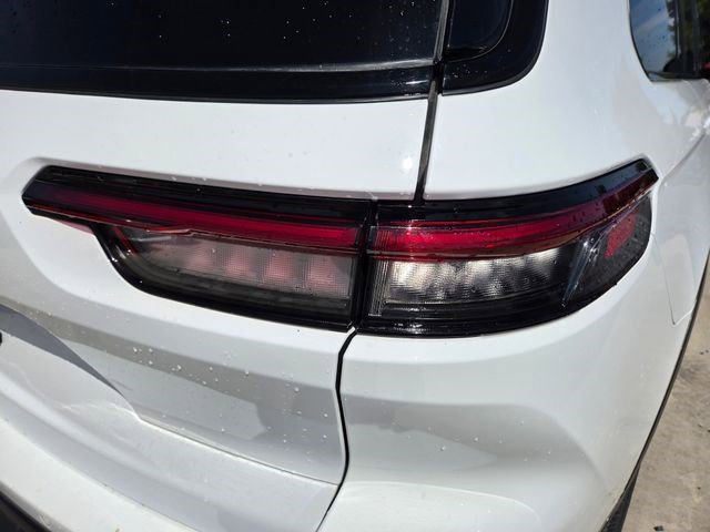 Used 2023 Jeep Grand Cherokee L Laredo image 15