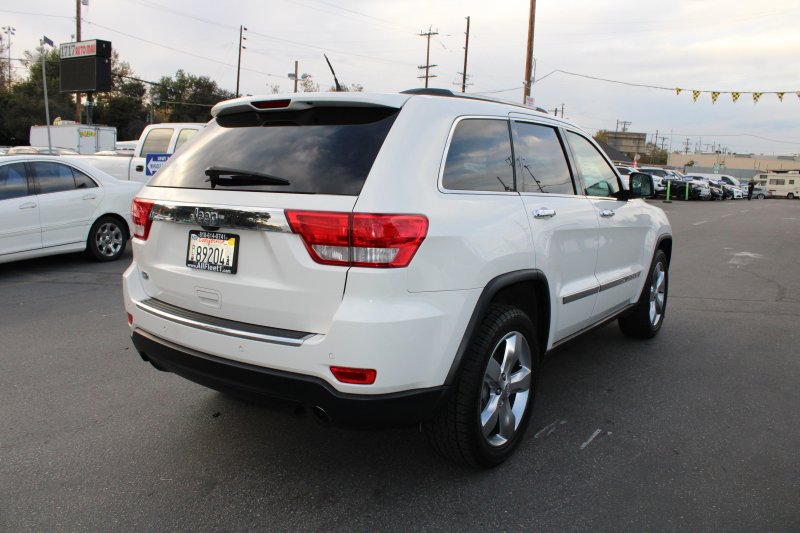 Used 2011 Jeep Grand Cherokee Overland image 6