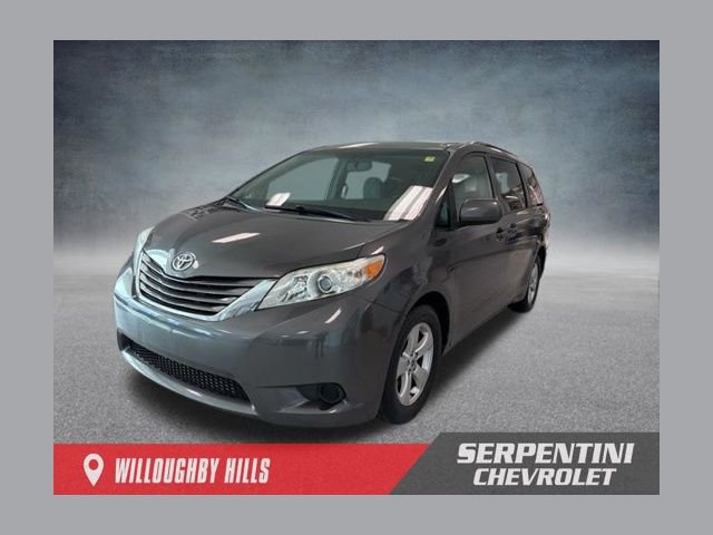 Used 2017 Toyota Sienna LE image 1