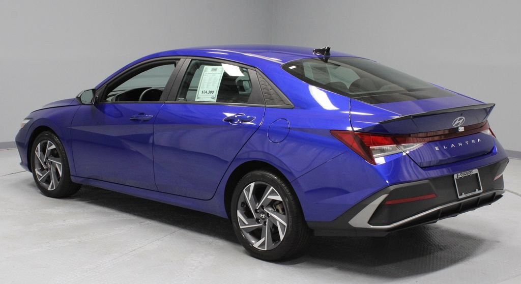 Used 2025 Hyundai Elantra Sport FWD image 8