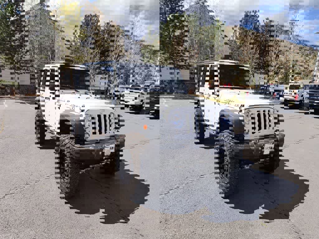 Used 2015 Jeep Wrangler Unlimited Rubicon w/ Connectivity Group image 7