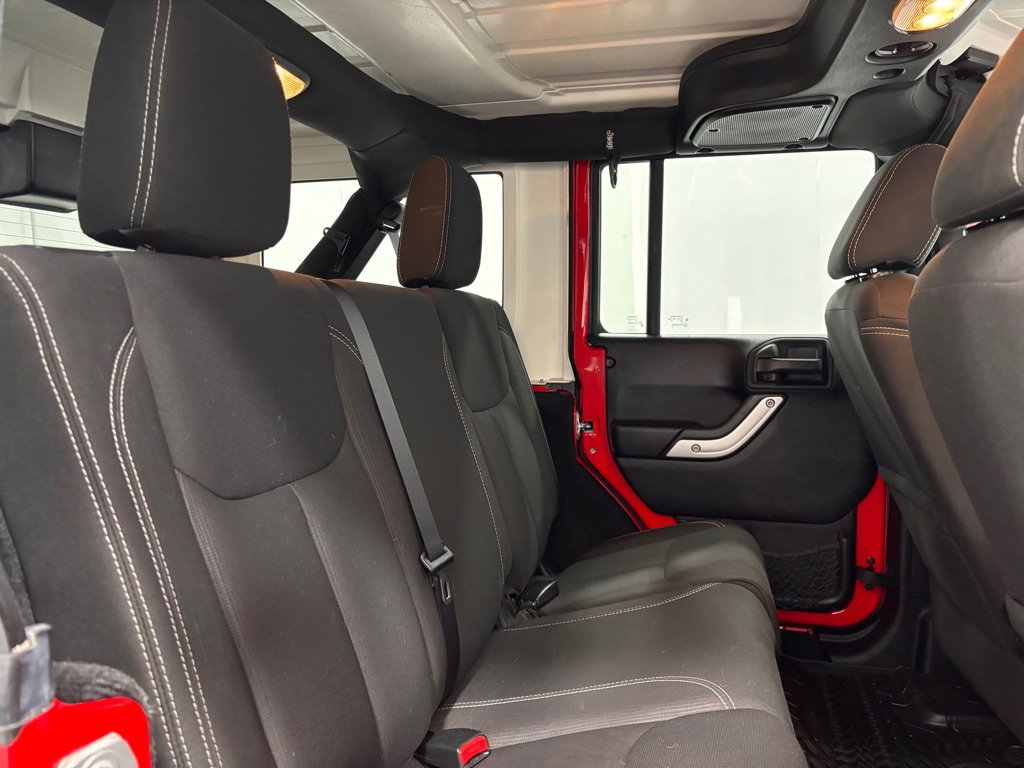 Used 2016 Jeep Wrangler Unlimited Sahara w/ Connectivity Group image 25