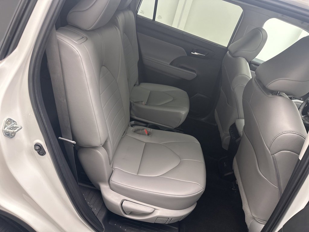 Used 2023 Toyota Highlander XLE image 11