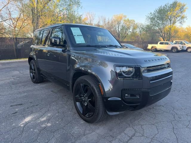 Used 2025 Land Rover Defender 110 X-Dynamic SE image 7