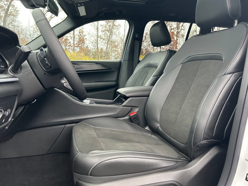 New 2025 Jeep Grand Cherokee Altitude AWD/4WD image 22