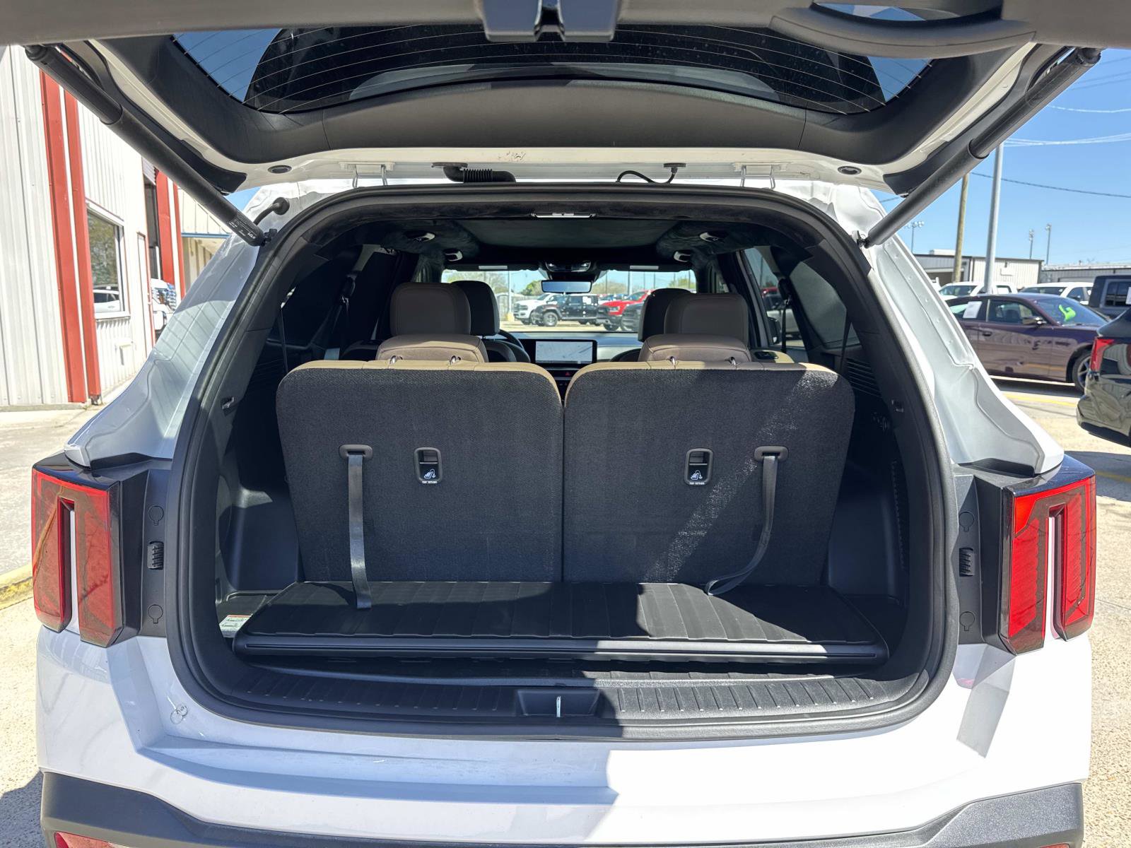 Used 2025 Kia Sorento SX Prestige w/ Olive Brown Leather Package image 8