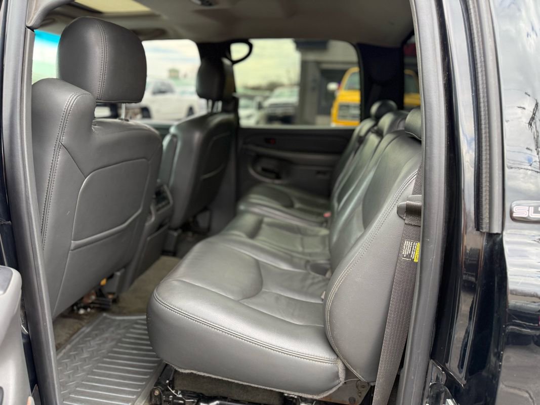 Used 2006 GMC Sierra 2500 SLT w/ Heavy-Duty Power Package image 9
