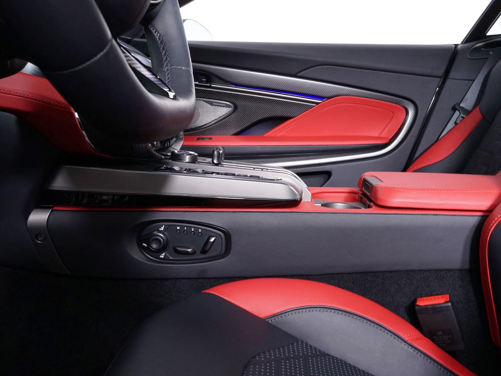 Used 2025 Aston Martin Vanquish image 28