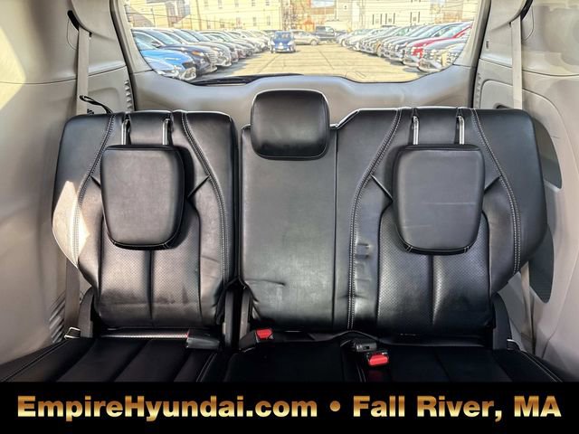 Used 2023 Chrysler Pacifica Touring-L image 16