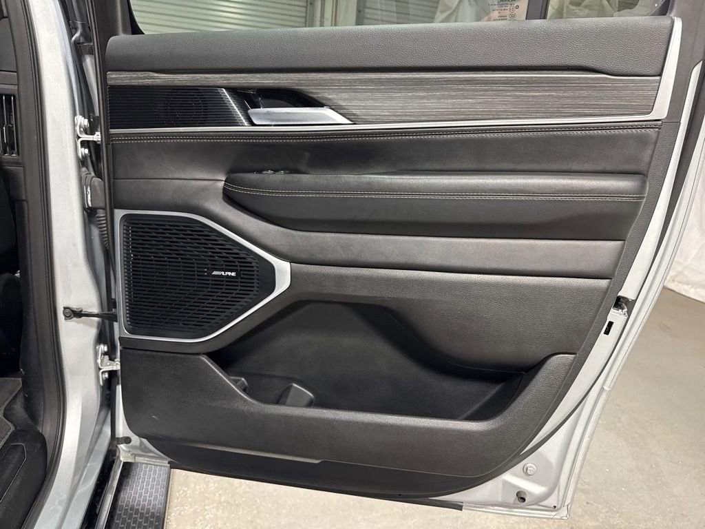 Used 2024 Jeep Wagoneer L Series II image 11