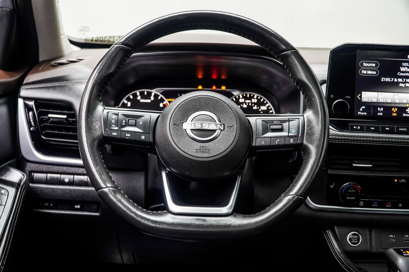 Used 2023 Nissan Rogue SL w/ SL Premium Package image 12