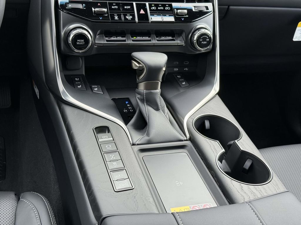 New 2025 Lexus LX 600 4WD w/ Luxury Package image 15