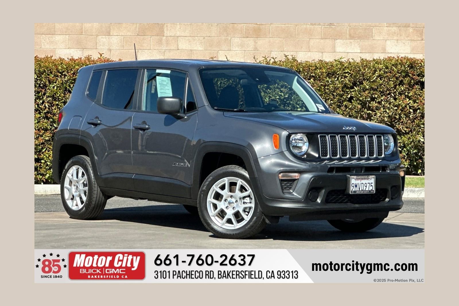 Used 2023 Jeep Renegade Latitude image 1