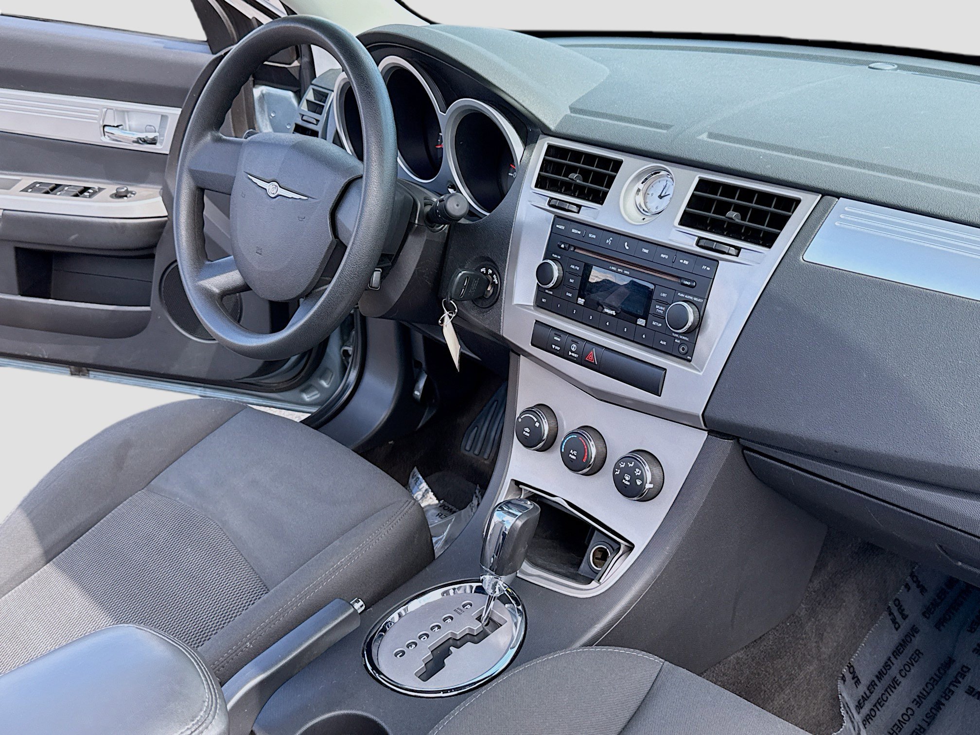 Used 2010 Chrysler Sebring Touring FWD image 5