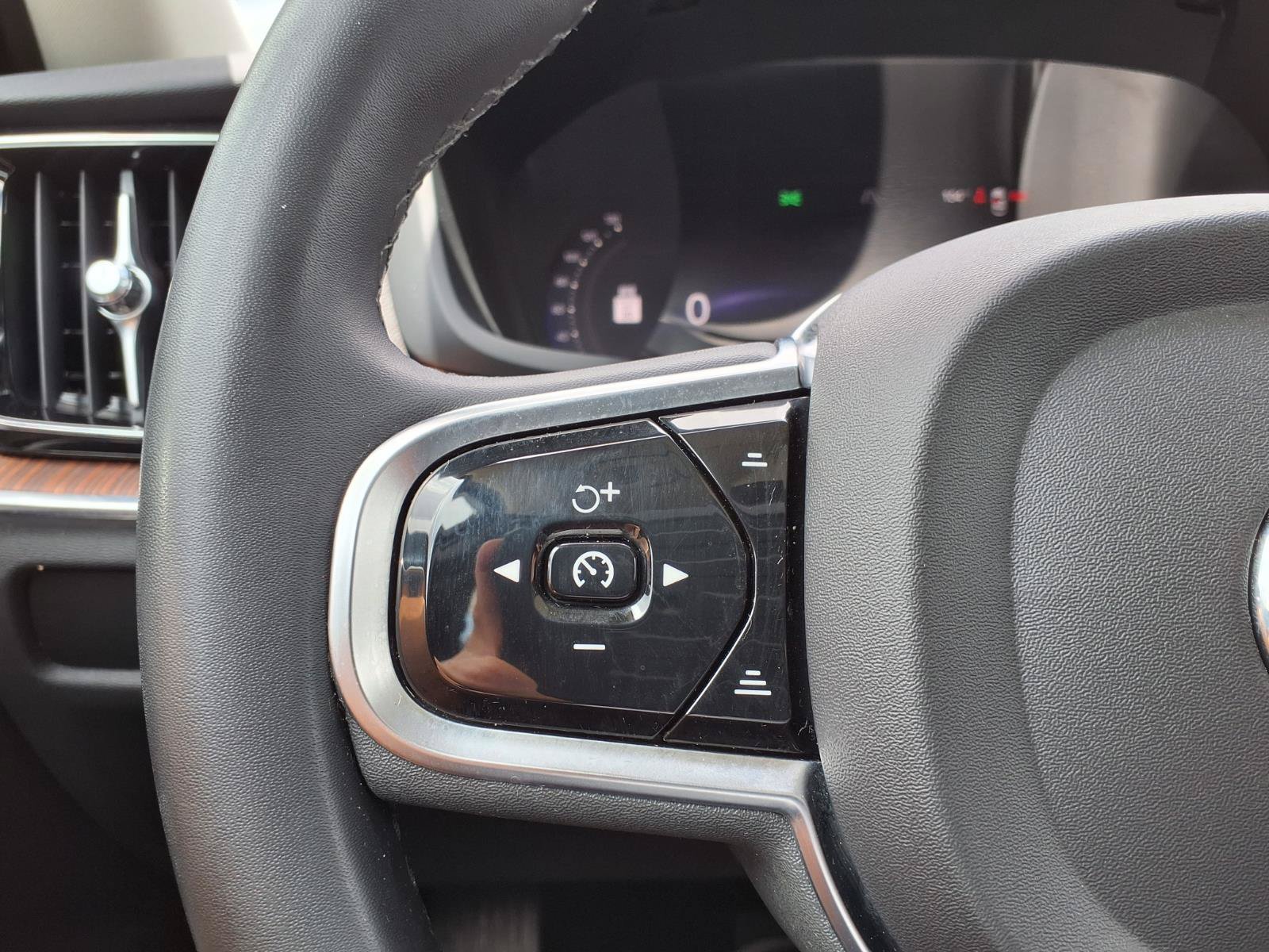 Certified 2024 Volvo S60 B5 Plus FWD image 28