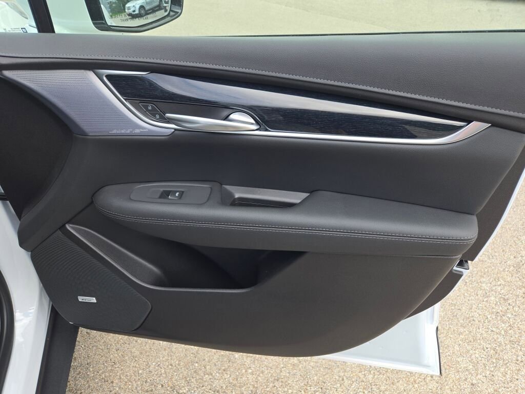 New 2025 Cadillac XT5 Premium Luxury w/ LPO, Red Accent Package image 5