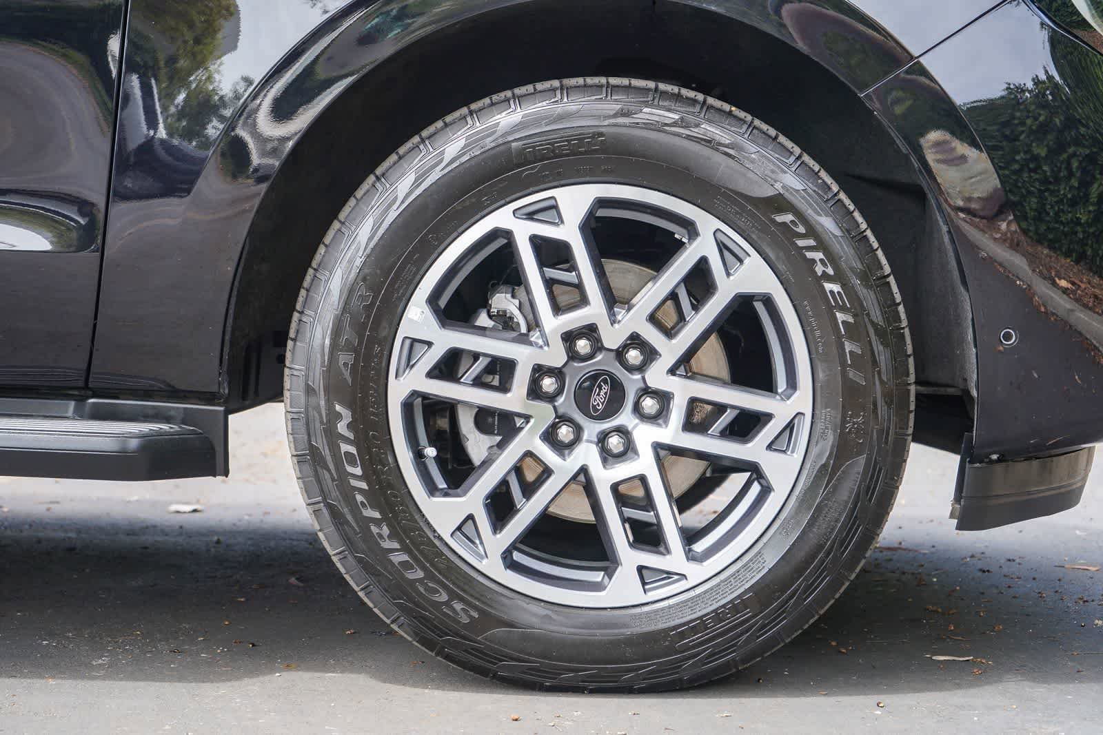 Used 2025 Ford Expedition Active AWD/4WD image 9