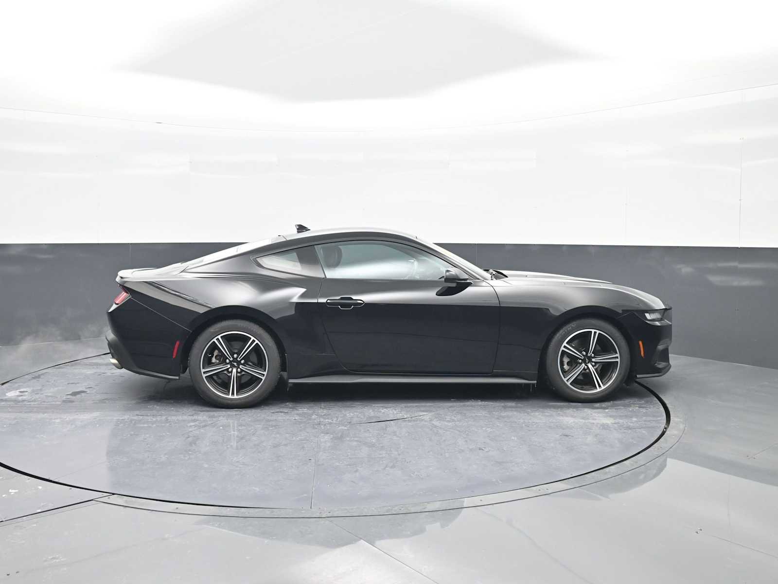 Used 2024 Ford Mustang Premium image 9