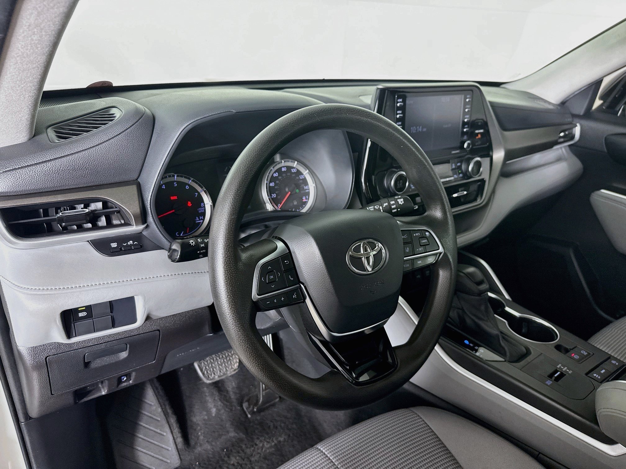 Used 2021 Toyota Highlander L FWD image 8