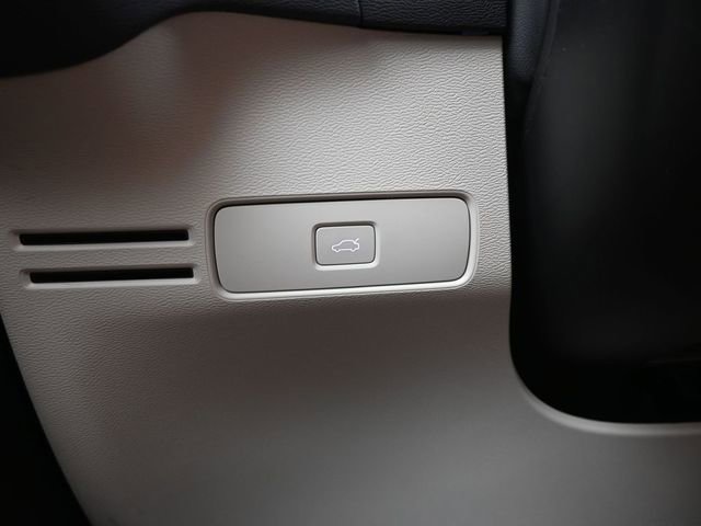 Used 2024 Volvo XC40 B5 Plus w/ Climate Package image 28