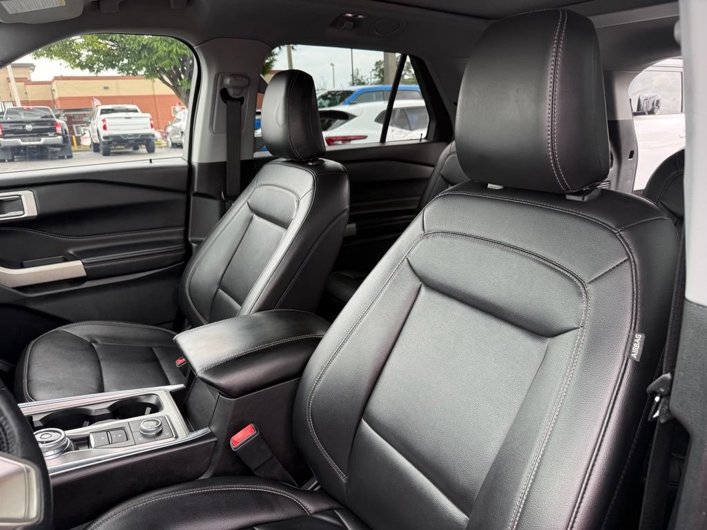 Used 2021 Ford Explorer XLT w/ Equipment Group 202A AWD/4WD image 10