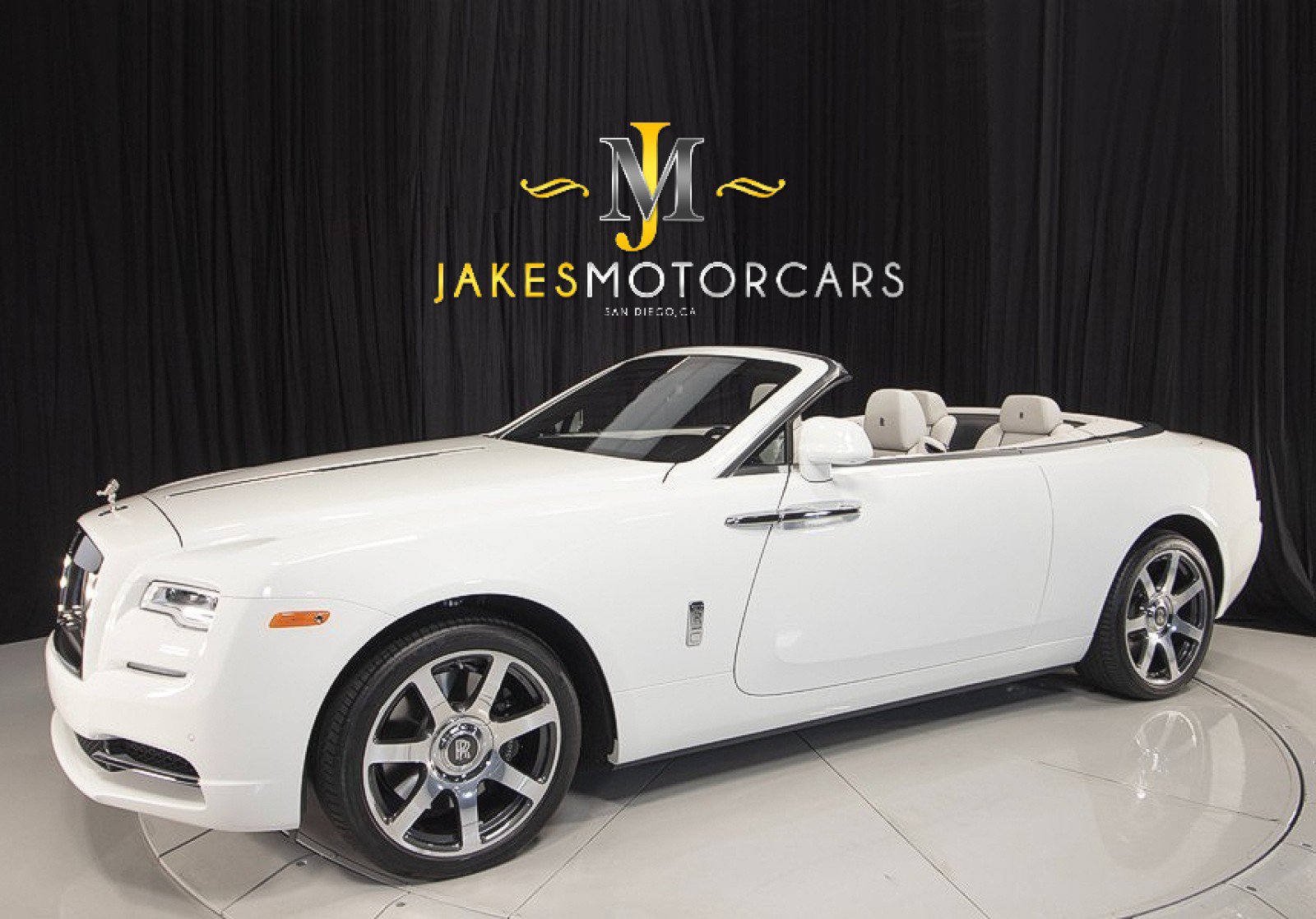 Used 2017 Rolls-Royce Dawn image 1