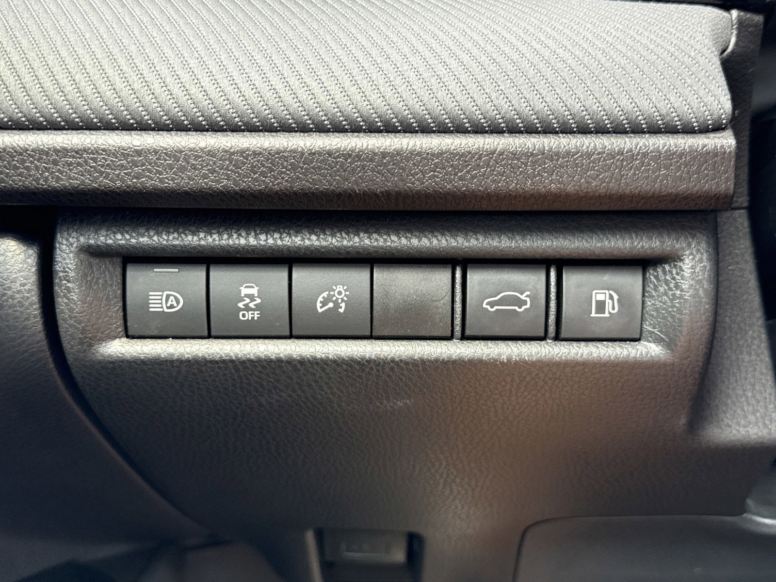 Used 2025 Toyota Camry SE image 18