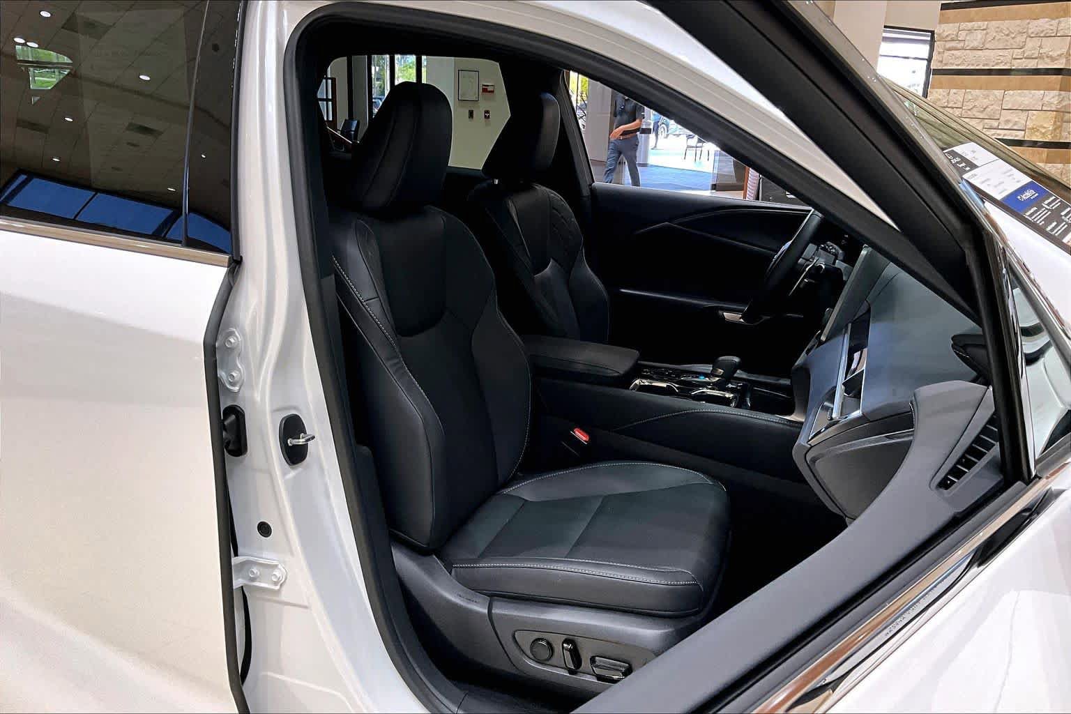 Used 2025 Lexus RX 350 FWD w/ Accessory Package image 8