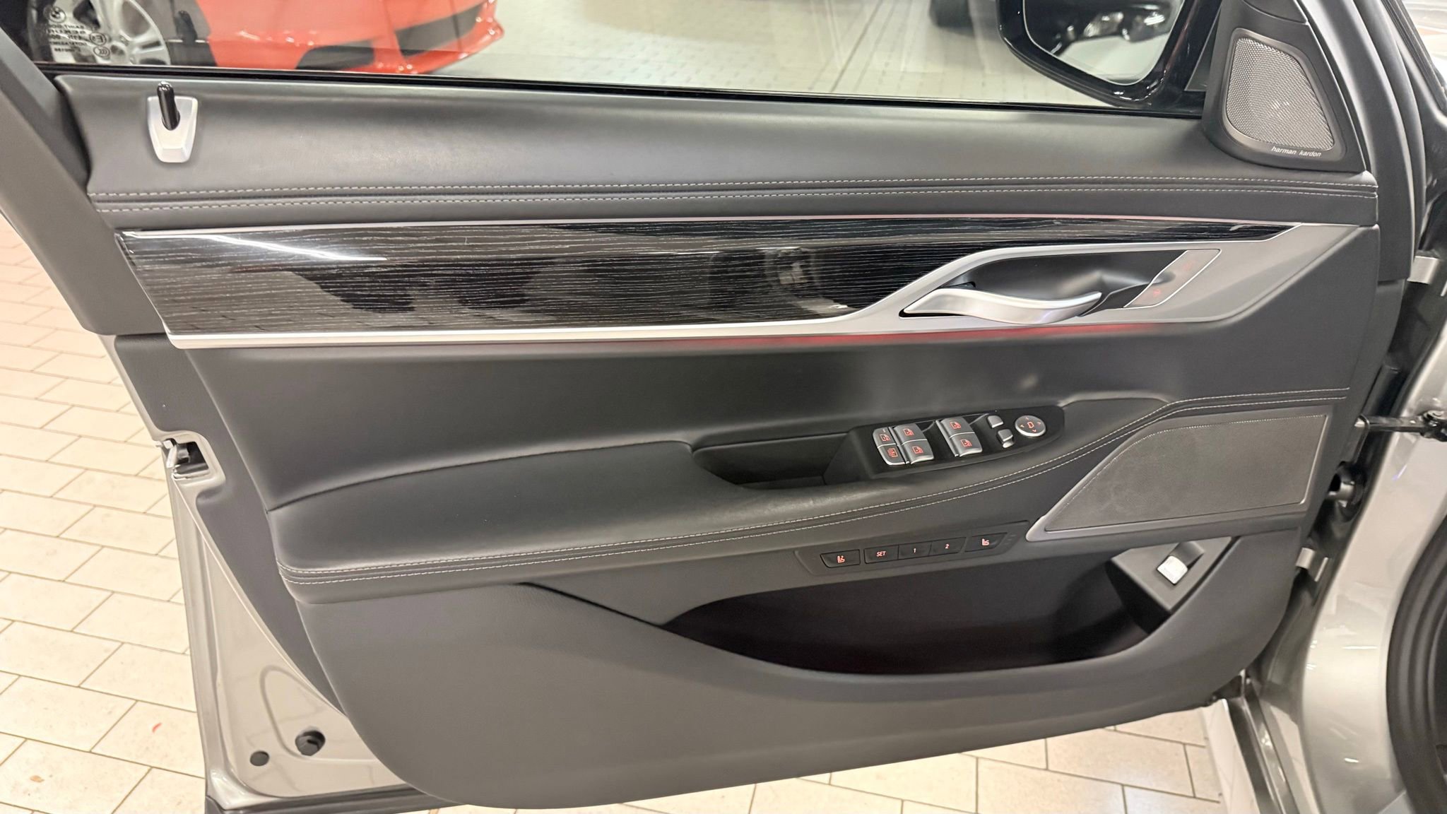 Used 2021 BMW 750i xDrive w/ Executive Package image 22