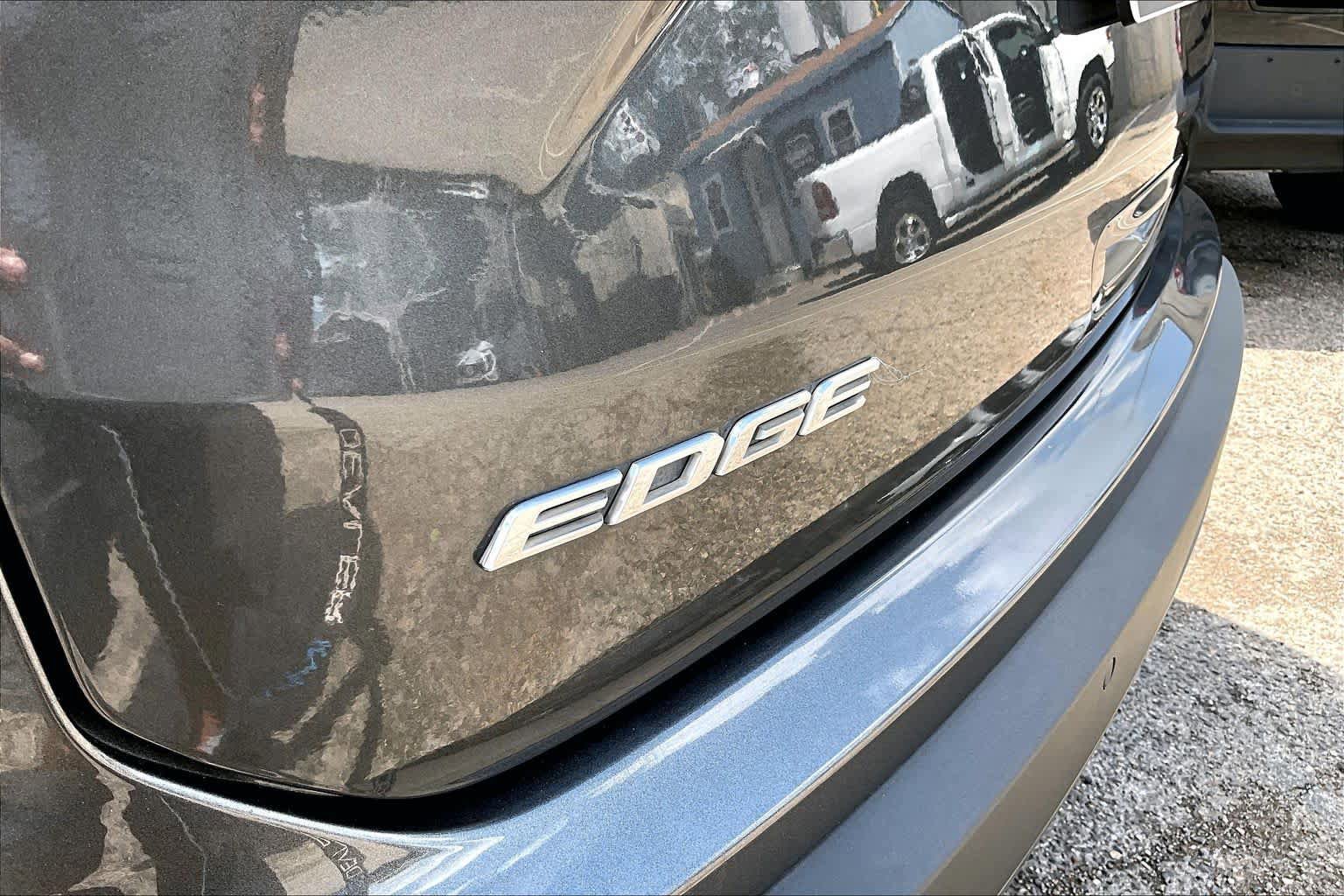 Used 2020 Ford Edge SE FWD image 10