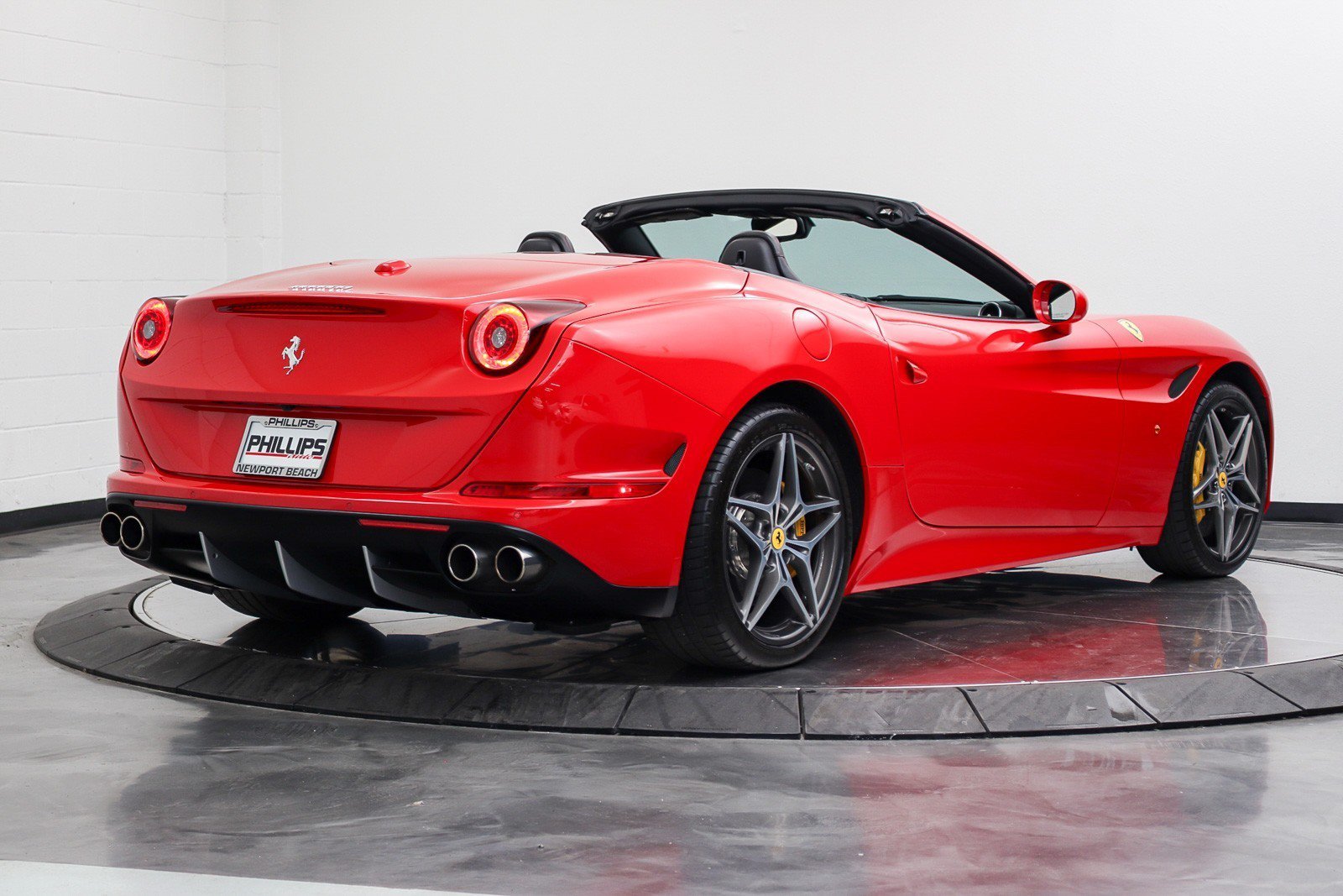 Used 2016 Ferrari California T RWD image 46