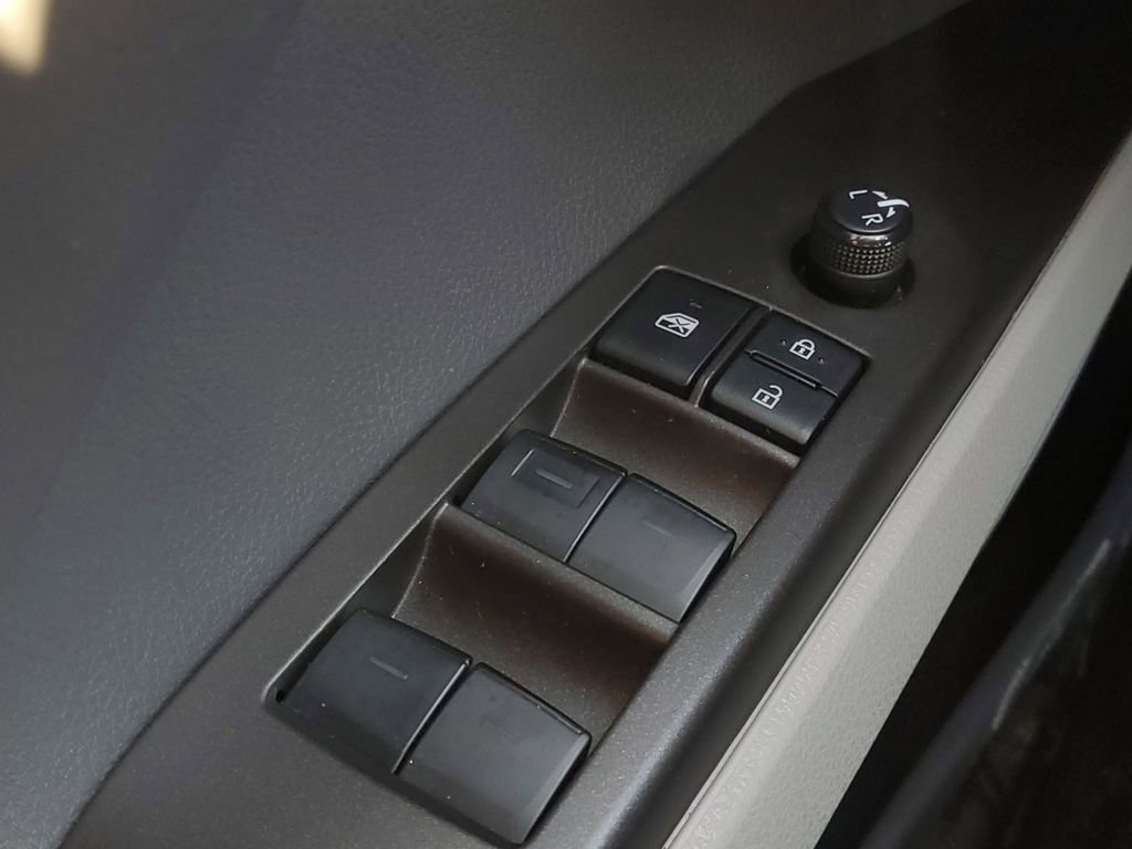 Used 2023 Toyota Camry SE image 18