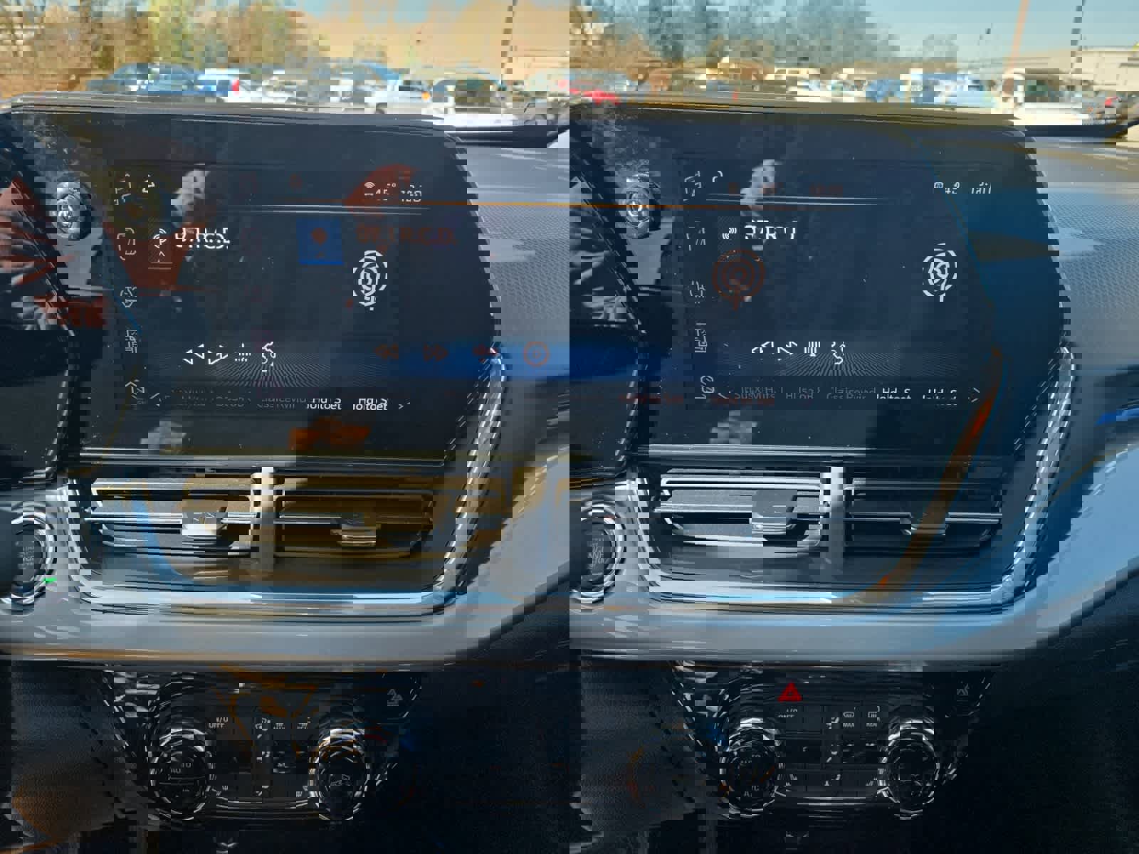 Used 2025 Chevrolet Trax LT w/ LT Convenience Package image 16