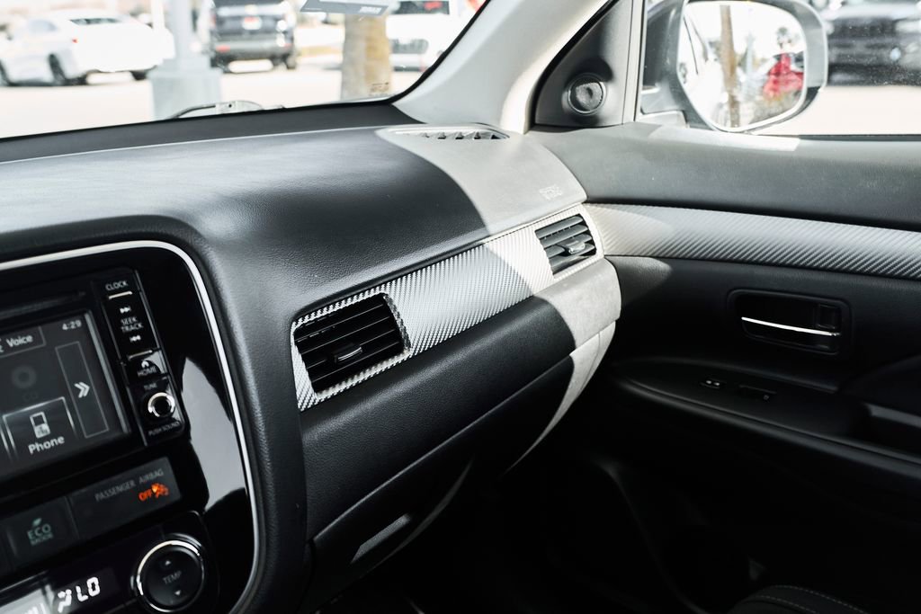 Used 2016 Mitsubishi Outlander SE AWD/4WD image 39