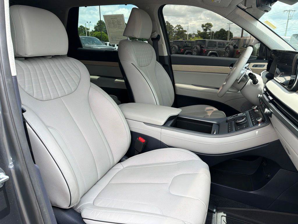 Used 2024 Hyundai Palisade Limited AWD/4WD image 26