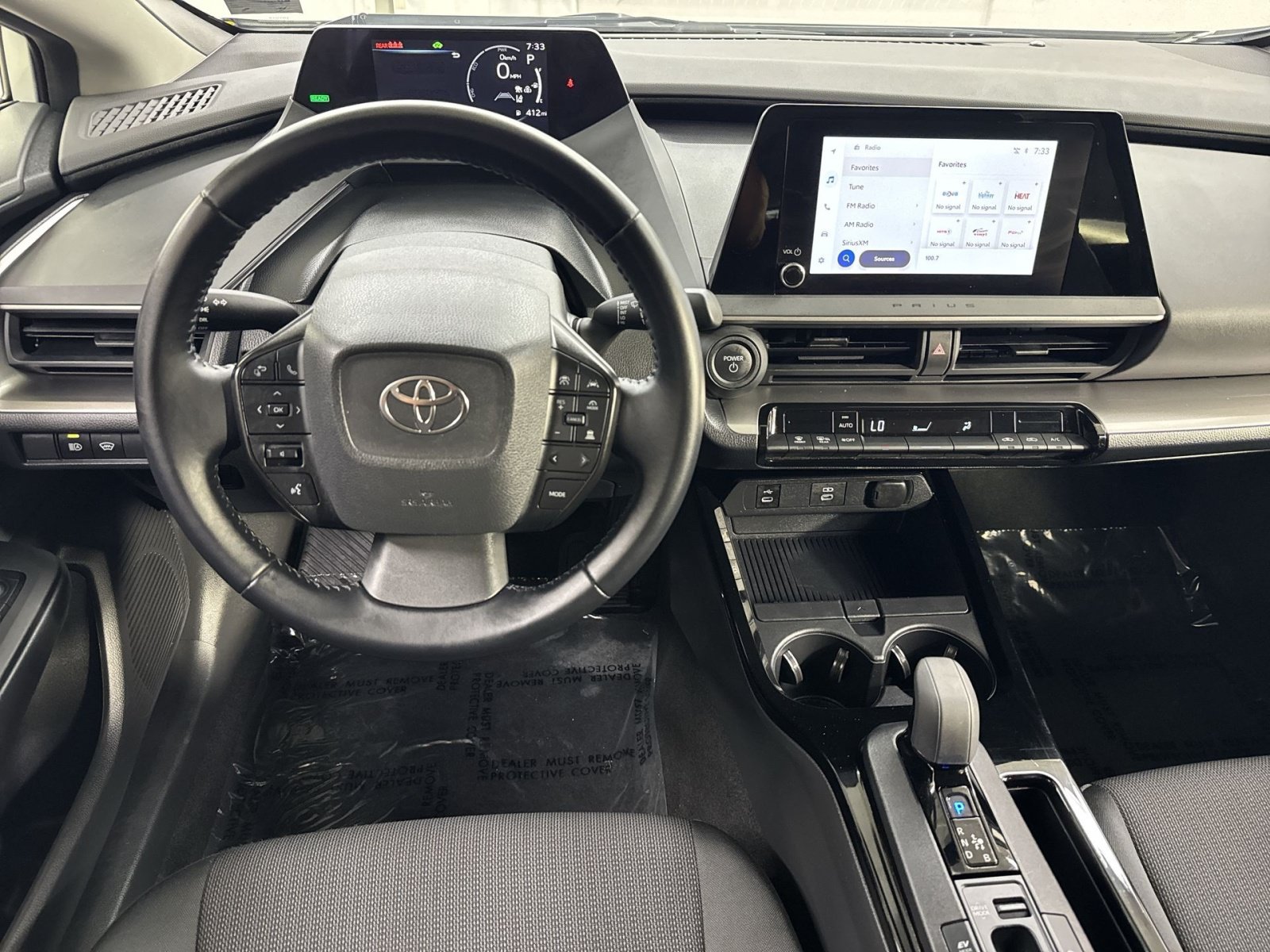 Used 2025 Toyota Prius LE AWD/4WD image 35