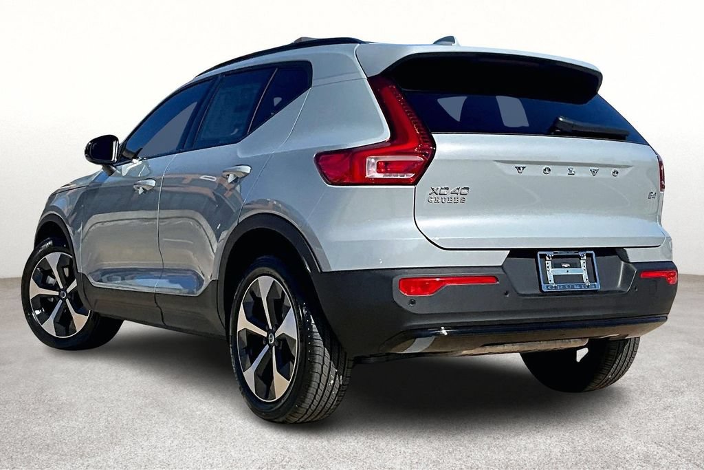 Used 2026 Volvo XC40 B4 Core FWD image 6