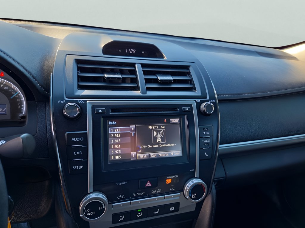 Used 2014 Toyota Camry SE FWD image 19