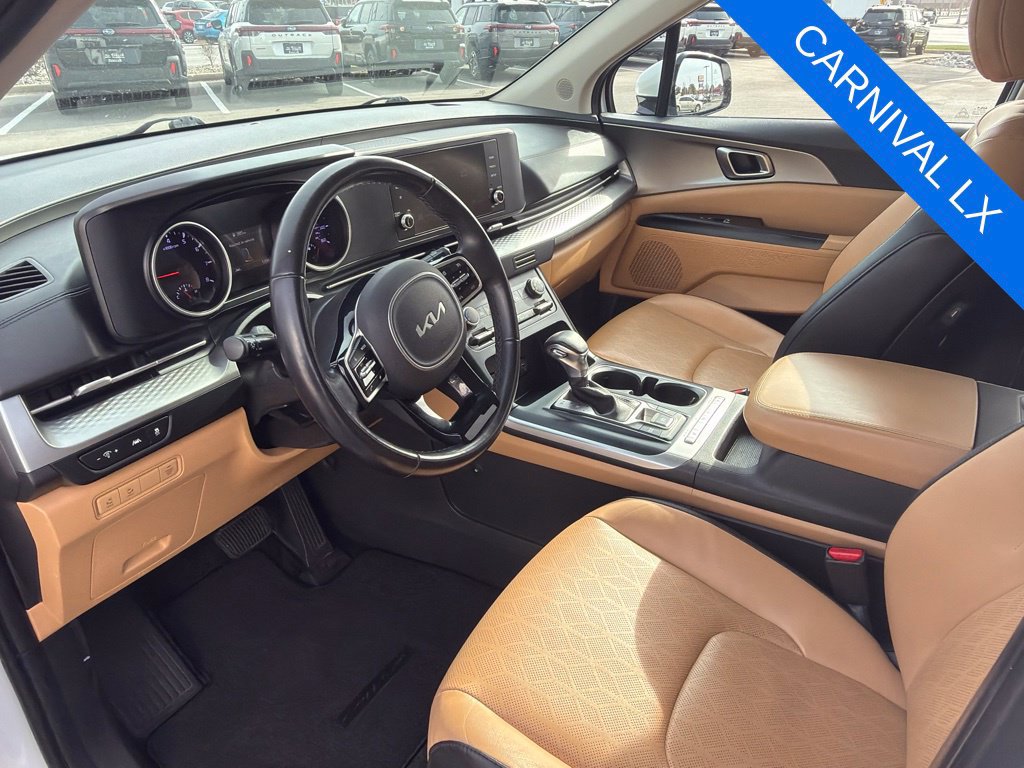 Used 2023 Kia Carnival LX FWD image 15