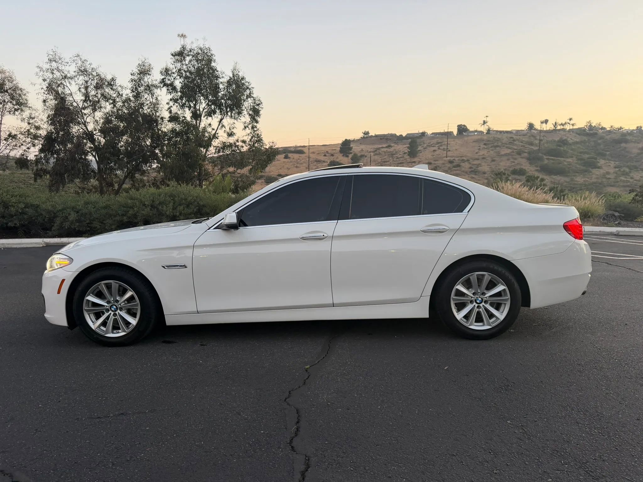 Used 2016 BMW 528i Sedan RWD image 2