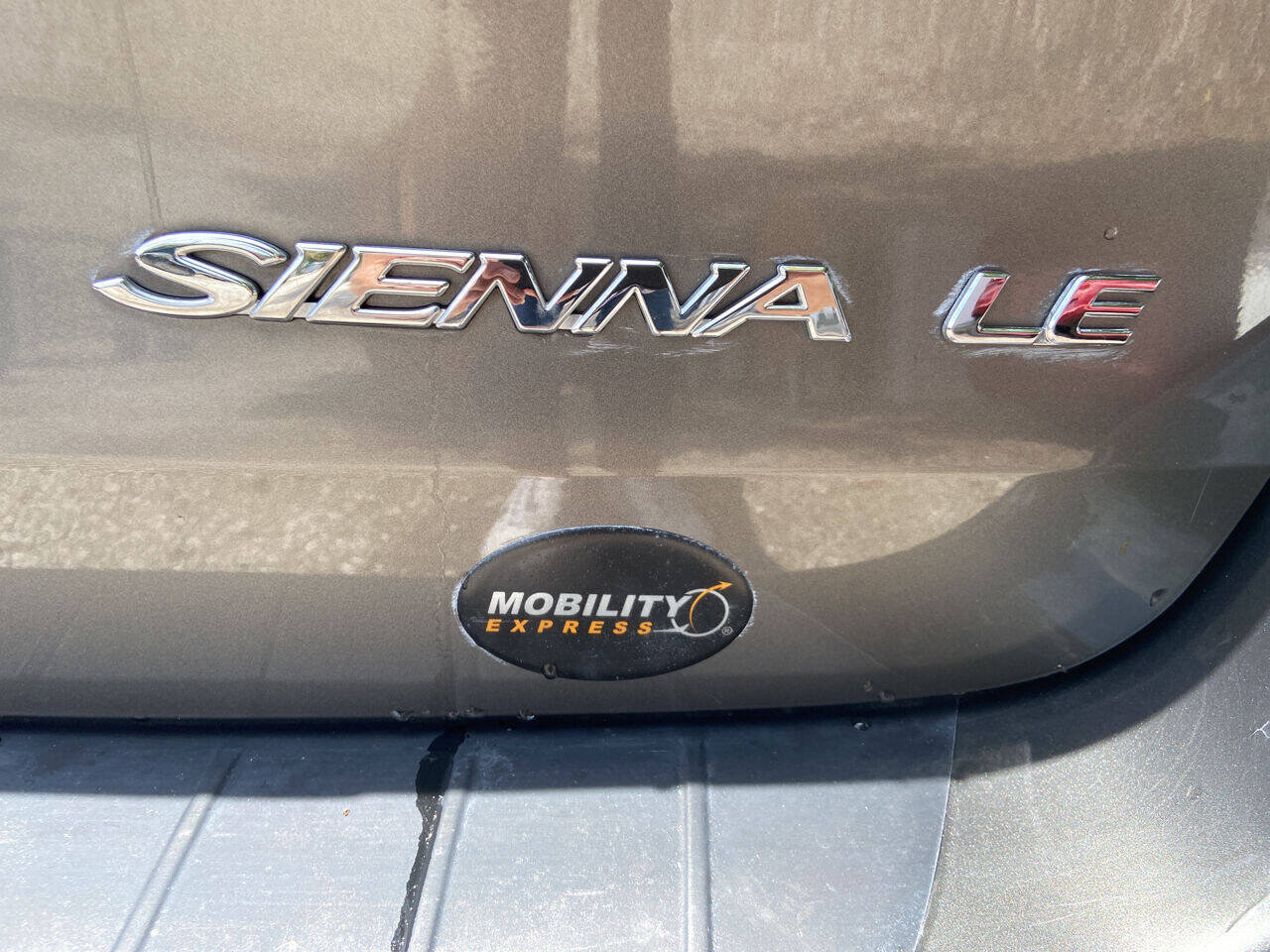Used 2005 Toyota Sienna LE FWD image 3