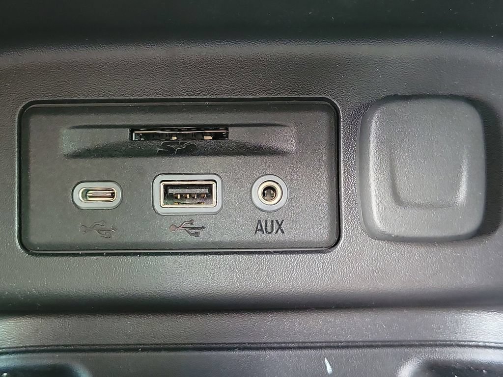 Used 2024 Chevrolet Equinox Premier AWD/4WD image 35