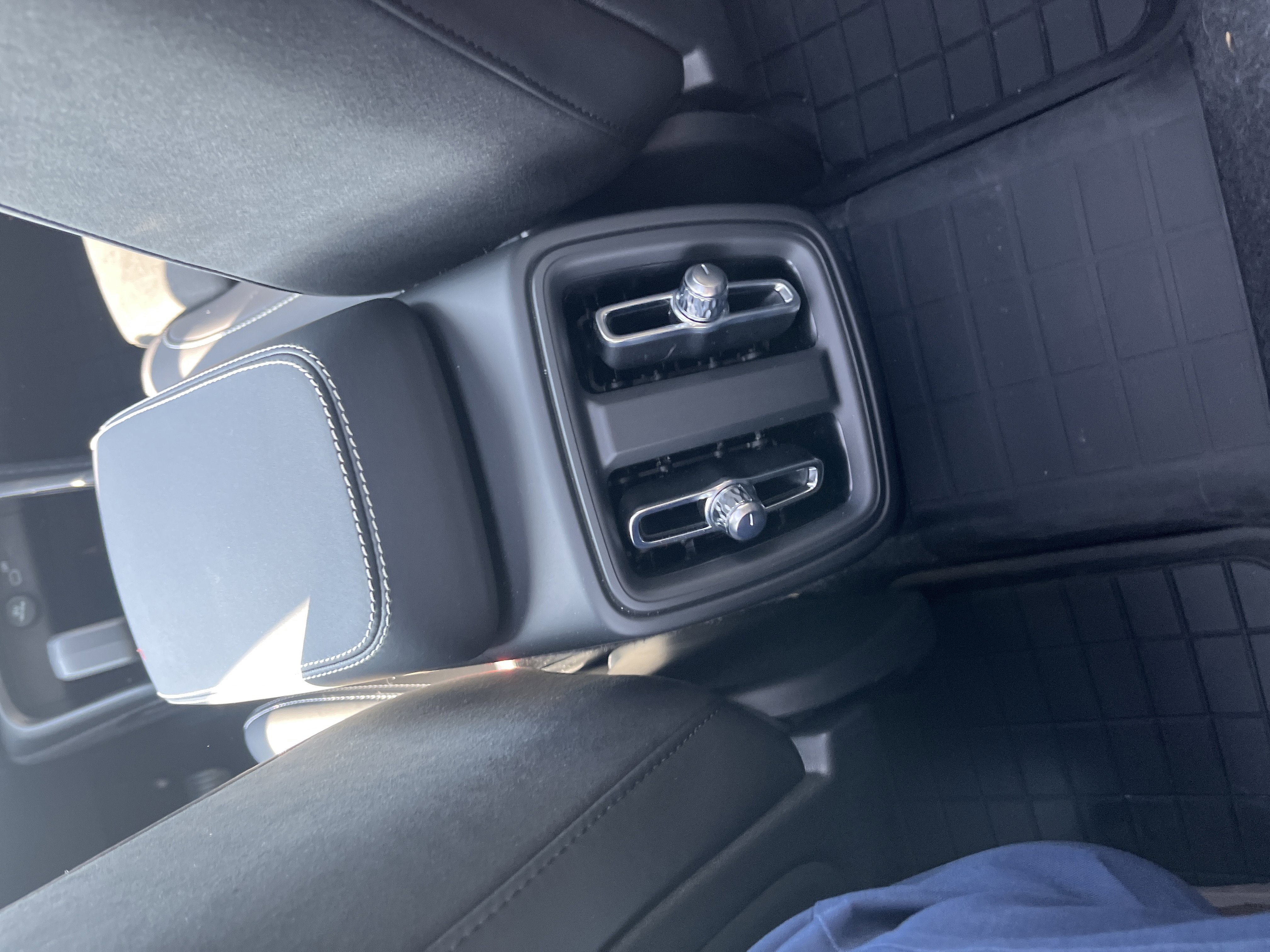 New 2026 Volvo XC40 B5 Ultra w/ Protection Package Premier image 11