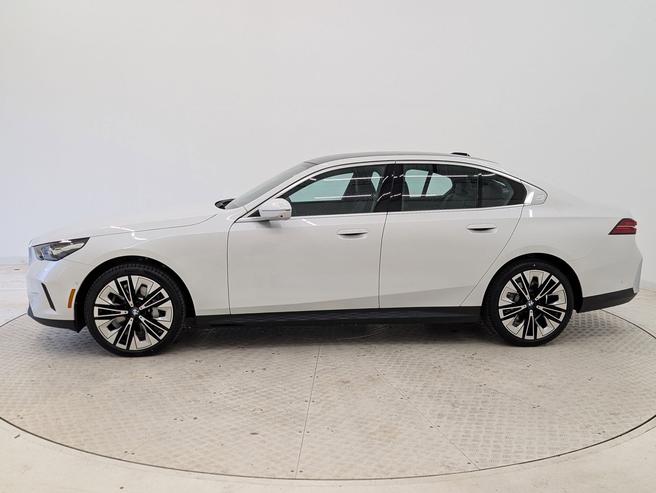 New 2026 BMW 530i xDrive image 2